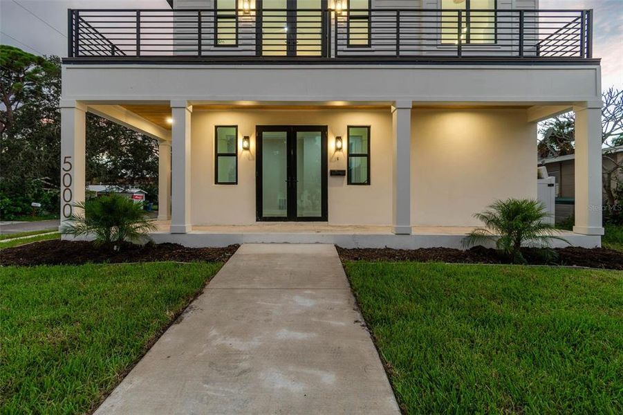Exterior details and patio area of a home in , St. Petersburg (Image 45).