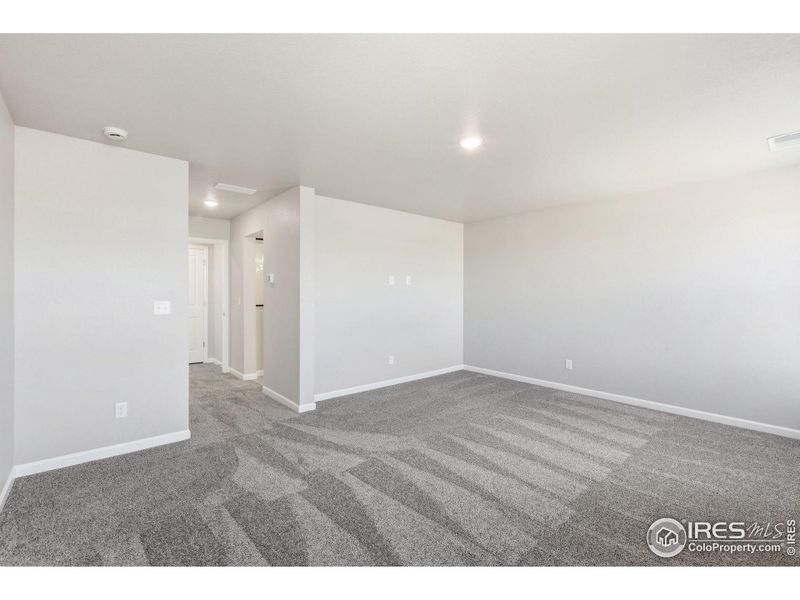 Spacious, unfurnished interior of a new home in Cordovan, Longmont (Image 24).