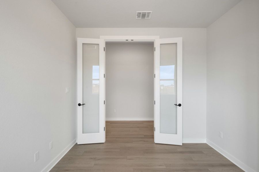 Spacious, unfurnished interior of a new home in Lariat, Liberty Hill (Image 21).