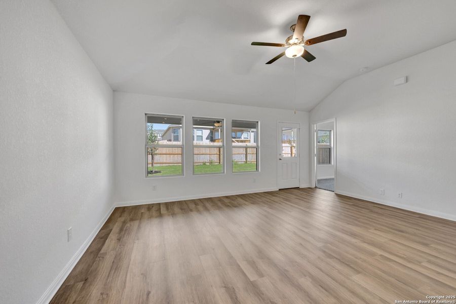 Spacious, unfurnished interior of a new home in Greenspoint Heights, Seguin (Image 15).
