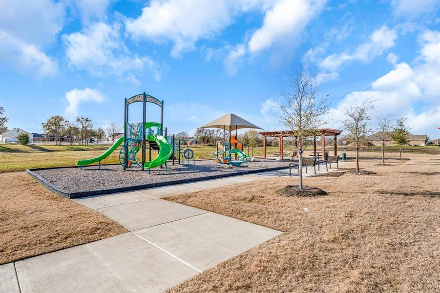 Community amenities in Ambergrove, Royse City (Image 29).