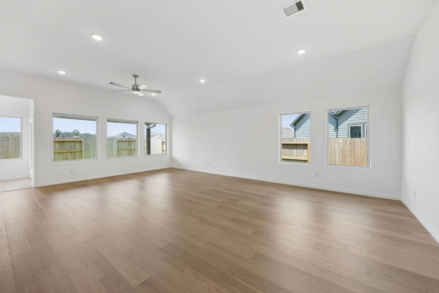 Spacious, unfurnished interior of a new home in Riviera Pines, Huffman (Image 19).