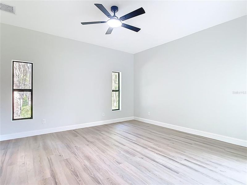 Spacious, unfurnished interior of a new home in , Englewood (Image 27).