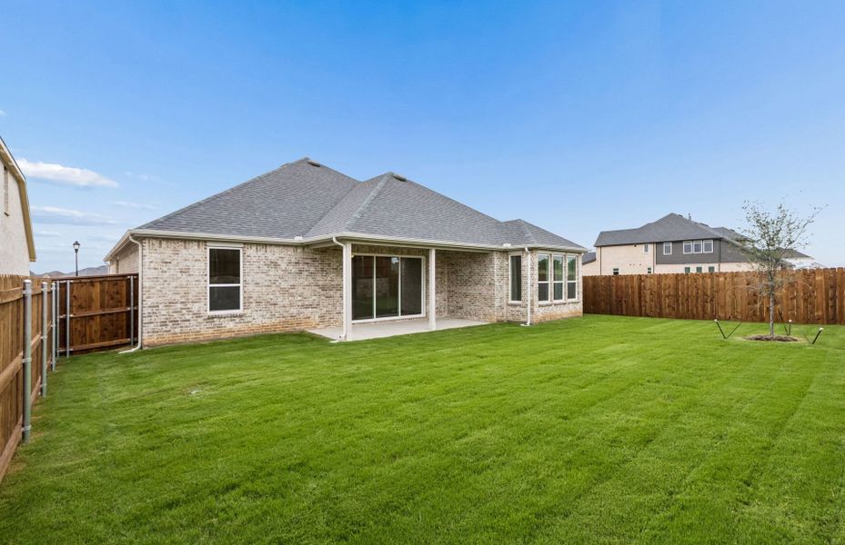Exterior details and patio area of a home in Wellington, Fort Worth (Image 3).