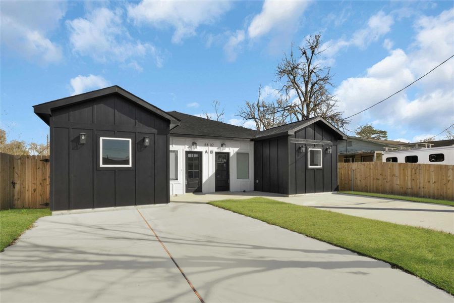 Front exterior of a new home in , Houston, TX, highlighting curb appeal (Image 17).