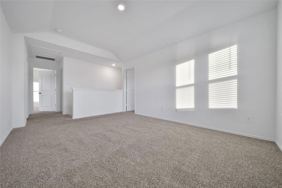 Spacious, unfurnished interior of a new home in Breckenridge Forest, Spring (Image 19).