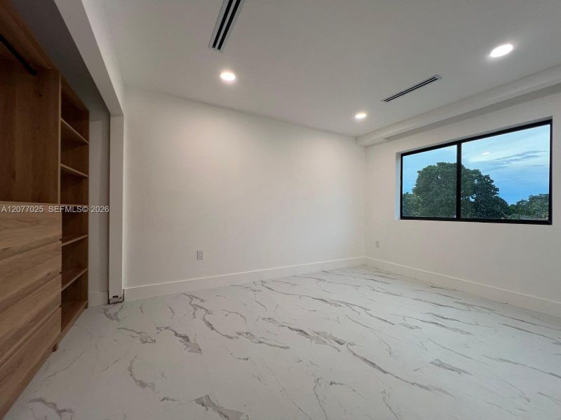 Spacious, unfurnished interior of a new home in , Fort Lauderdale (Image 16). Spacious, unfurnished interior of a new home in , Fort Lauderdale (Image 16).