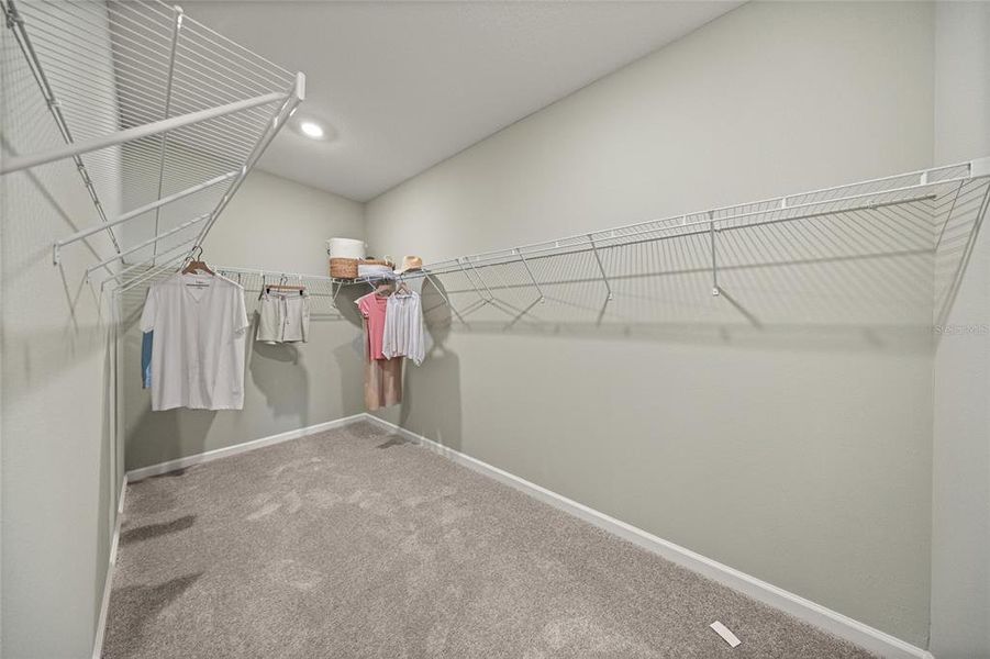 Spacious, unfurnished interior of a new home in Trailhead Landing, Alachua (Image 19).