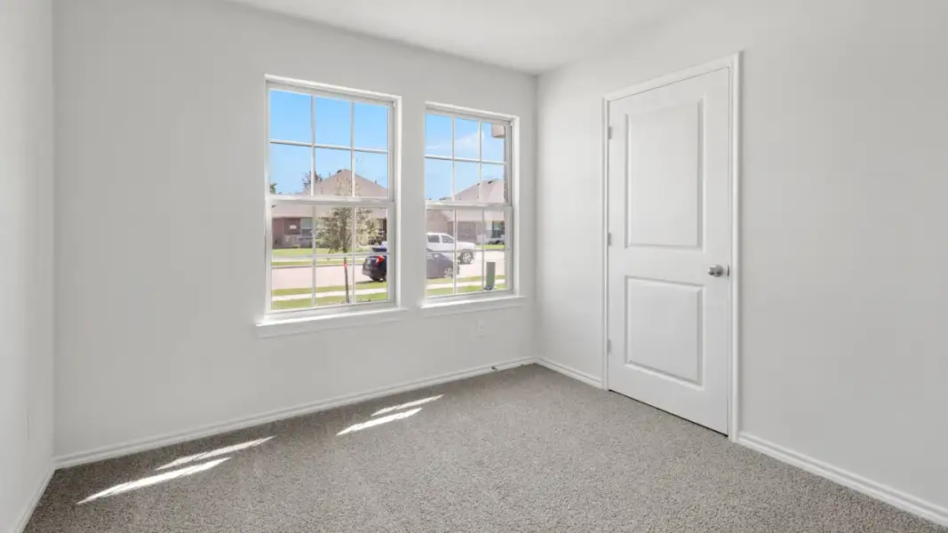 Spacious, unfurnished interior of a new home in Saddlebrook, Waxahachie (Image 20).