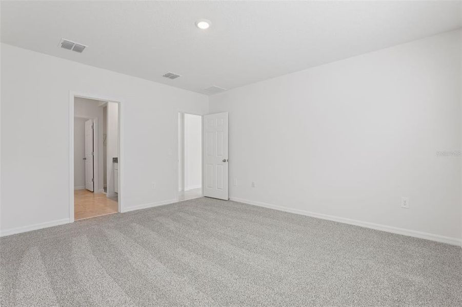 Spacious, unfurnished interior of a new home in Deer Run at Crosswinds, Davenport (Image 34). Spacious, unfurnished interior of a new home in Deer Run at Crosswinds, Davenport (Image 34).