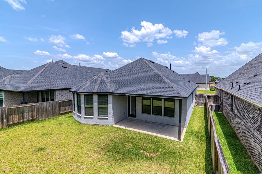 Exterior details and patio area of a home in Ellerden, Tomball (Image 27). Exterior details and patio area of a home in Ellerden, Tomball (Image 27).