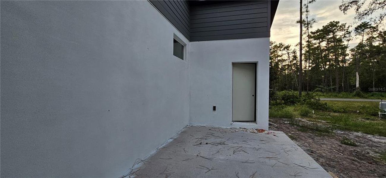 Exterior details and patio area of a home in , Eustis (Image 3).
