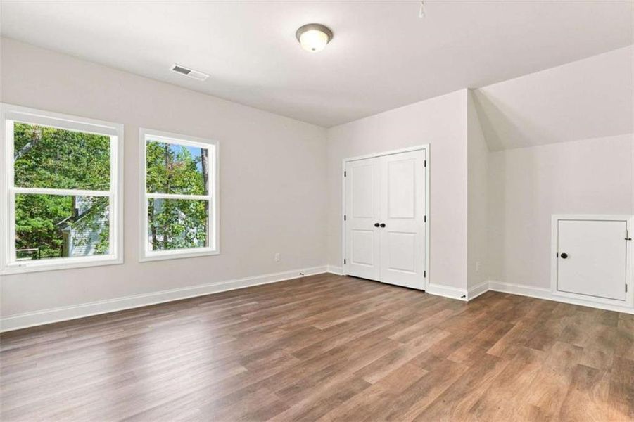 Spacious, unfurnished interior of a new home in , Waleska (Image 19).
