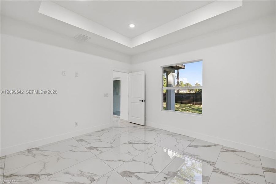 Spacious, unfurnished interior of a new home in , Lehigh Acres (Image 34).