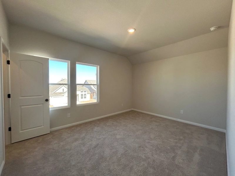 Spacious, unfurnished interior of a new home in Willow Springs, Buda (Image 28).