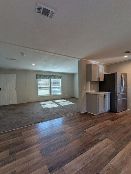 Spacious, unfurnished interior of a new home in , Lake Wales (Image 13).