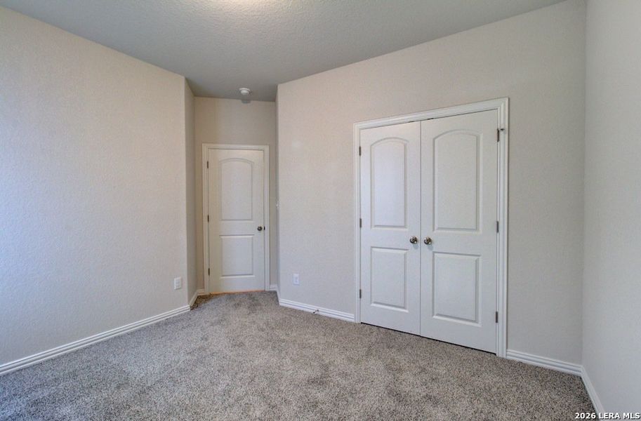Spacious, unfurnished interior of a new home in Sunflower Ridge, New Braunfels (Image 17).