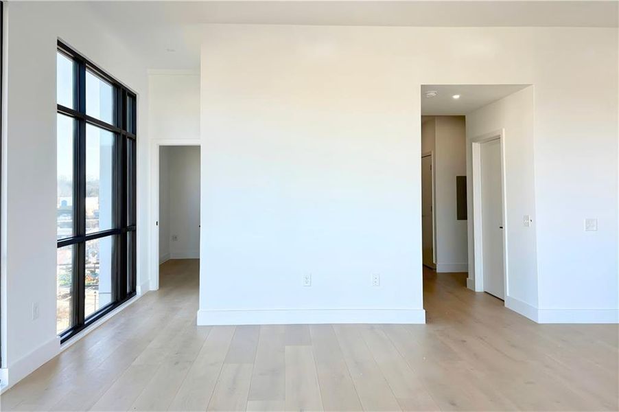 Spacious, unfurnished interior of a new home in , Atlanta (Image 9).