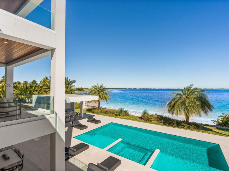 Exterior details and patio area of a home in , Marathon (Image 29).