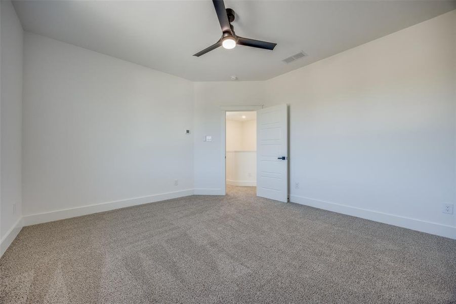 Spacious, unfurnished interior of a new home in , Denison (Image 15).