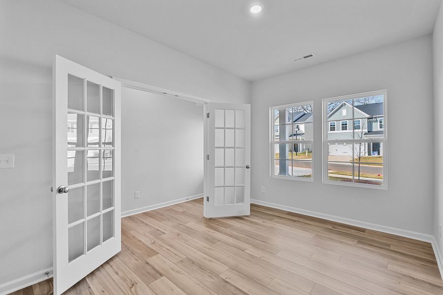 Spacious, unfurnished interior of a new home in Hanes Lake, Winston-Salem (Image 17).