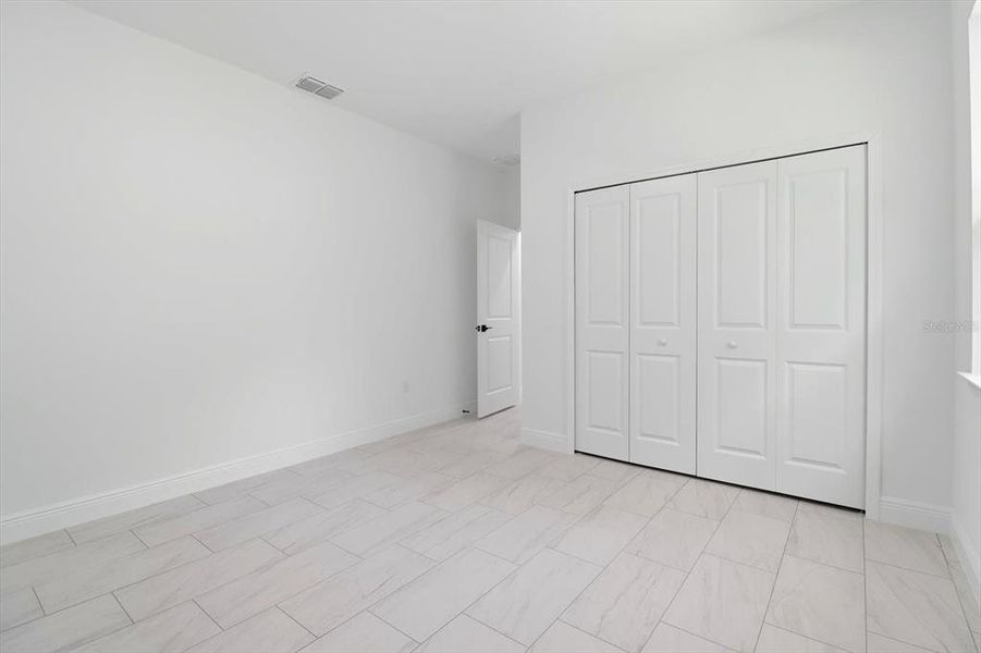 Spacious, unfurnished interior of a new home in , Citrus Springs (Image 10).