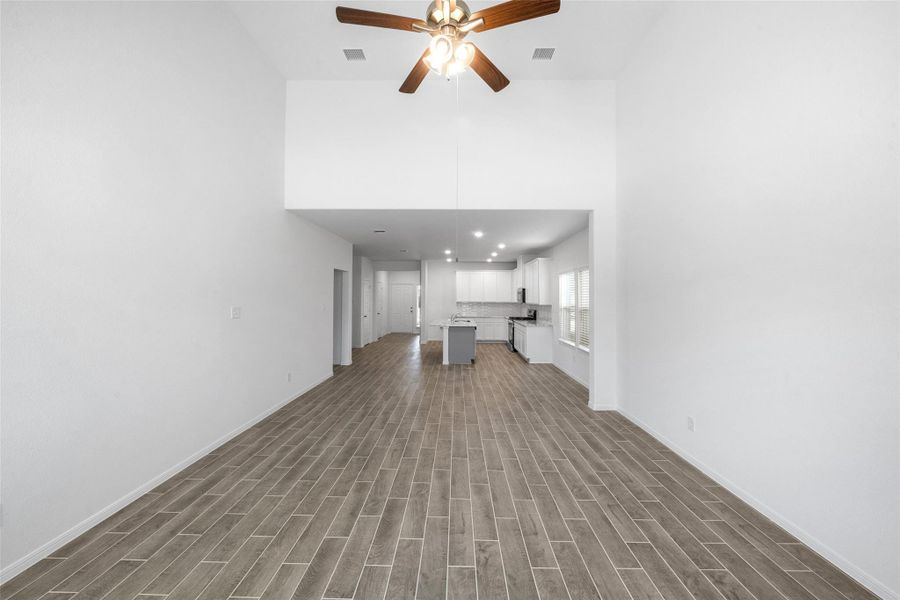 Spacious, unfurnished interior of a new home in Rollingbrook Estates, Baytown (Image 30).