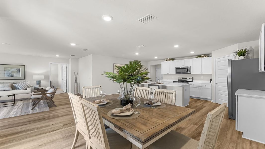 Furnished interior view inside a new home in Park Place, Panama City (Image 16).