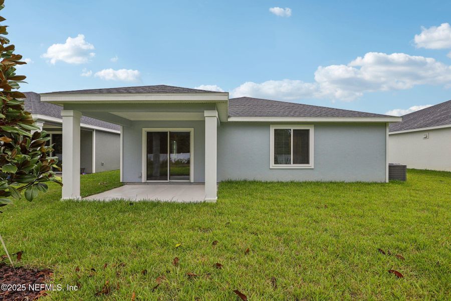 Exterior details of a home in Azalea Creek, Jacksonville (Image 14).