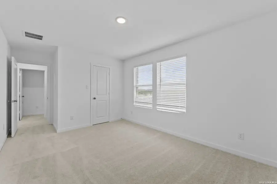 Spacious, unfurnished interior of a new home in Brookmill, San Antonio (Image 12).