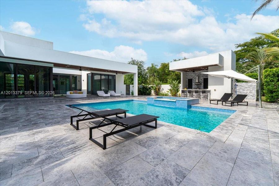 Community amenities in , Pinecrest (Image 52).