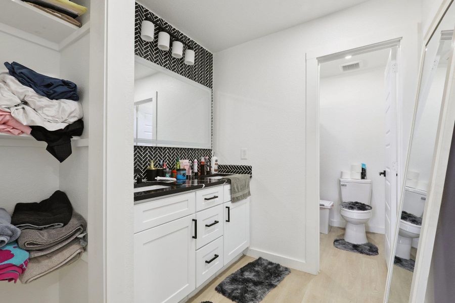 Furnished interior view inside a new home in , Dale (Image 36).