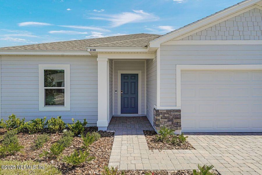 Exterior details and patio area of a home in Coopers Meadow, Jacksonville (Image 3).