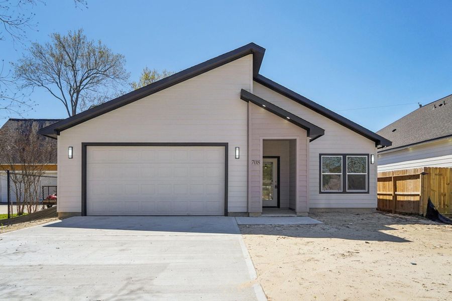 Front exterior of a new home in , La Porte, TX, highlighting curb appeal (Image 1). Front exterior of a new home in , La Porte, TX, highlighting curb appeal (Image 1).