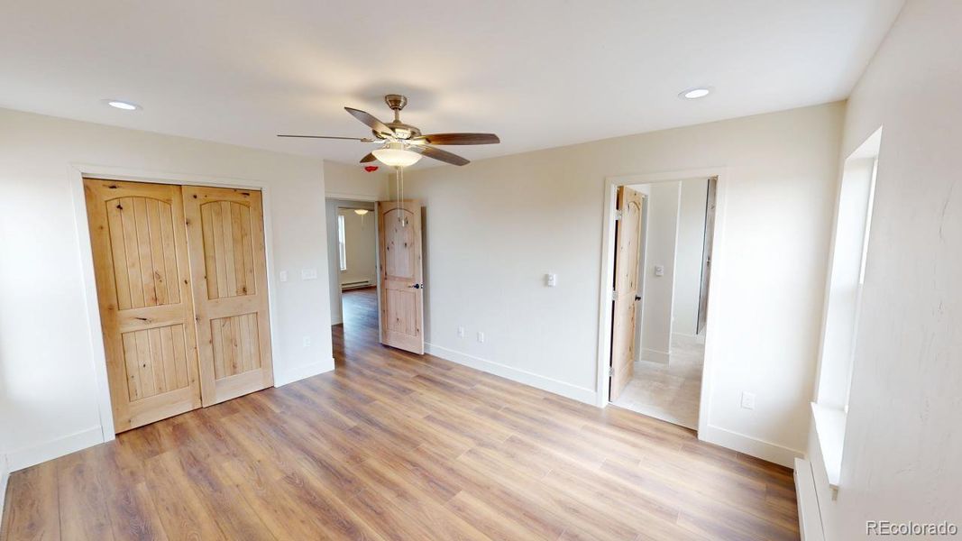 Spacious, unfurnished interior of a new home in , Crestone (Image 13).