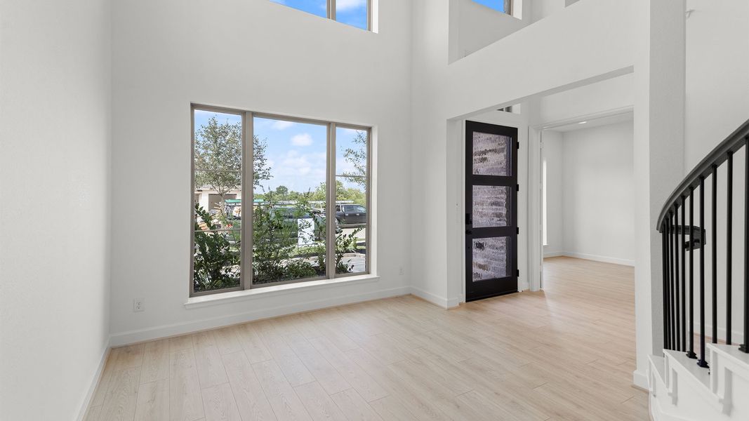 Spacious, unfurnished interior of a new home in Lakes of Cane Island, Katy (Image 13).