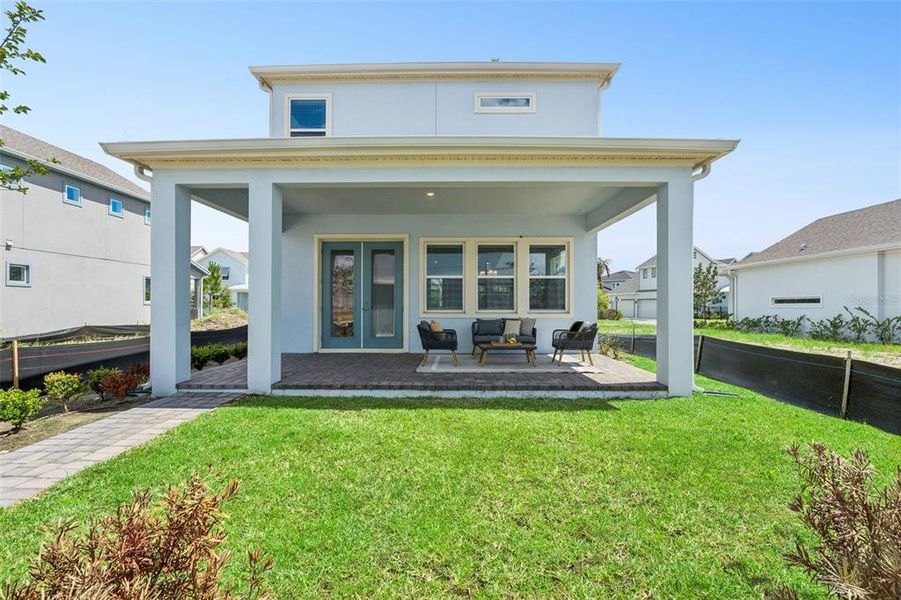 Exterior details and patio area of a home in Laureate Park, Orlando (Image 39).