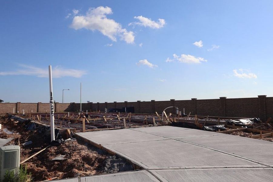 Every foundation at DWH is engineered and it’s inspected three times! We do not do “batch” testing. Rest easy knowing your foundation comes with a 10 year warranty. Every foundation at DWH is engineered and it’s inspected three times! We do not do “batch” testing. Rest easy knowing your foundation comes with a 10 year warranty.