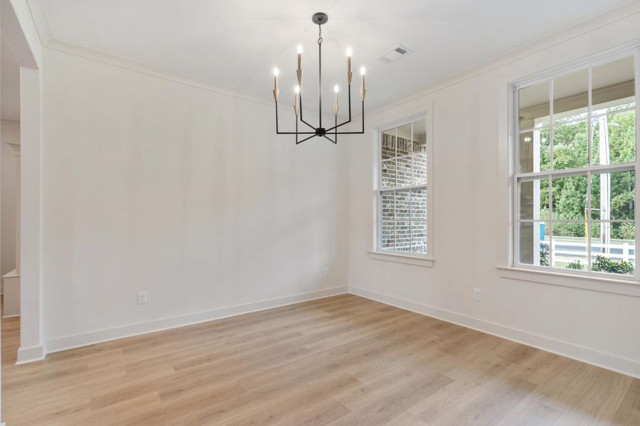 Spacious, unfurnished interior of a new home in White Oak, Arlington (Image 13).
