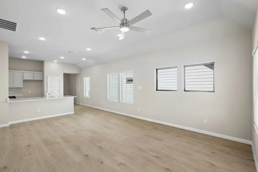 Spacious, unfurnished interior of a new home in Trinity Ranch, Elgin (Image 17).