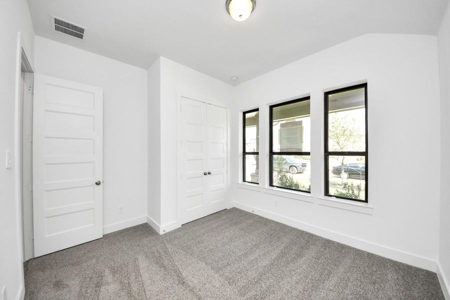 Spacious, unfurnished interior of a new home in Amira: Heritage Collection, Tomball (Image 25).