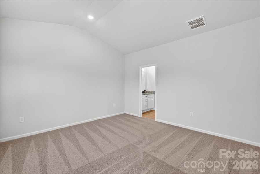 Spacious, unfurnished interior of a new home in Stagecoach Station, Gastonia (Image 17).