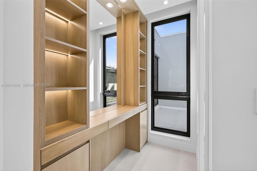 Furnished interior view inside a new home in , Fort Lauderdale (Image 7).
