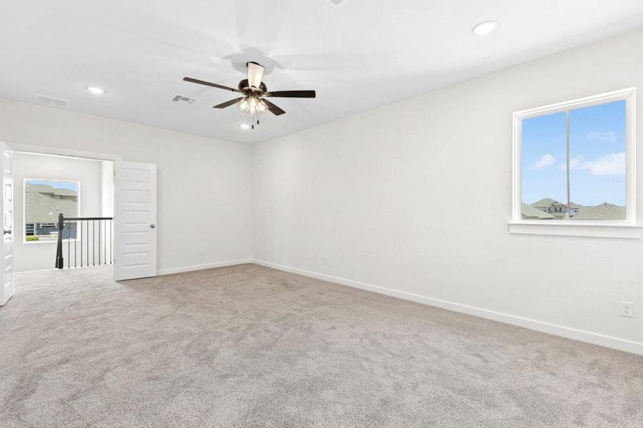 Spacious, unfurnished interior of a new home in University Heights, Round Rock (Image 14).