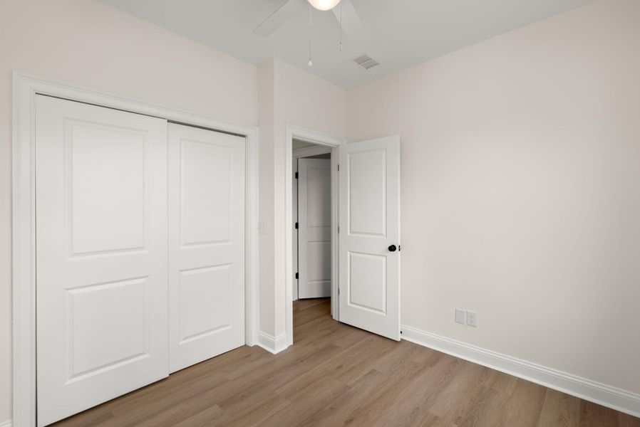 Spacious, unfurnished interior of a new home in , Charleston (Image 24).