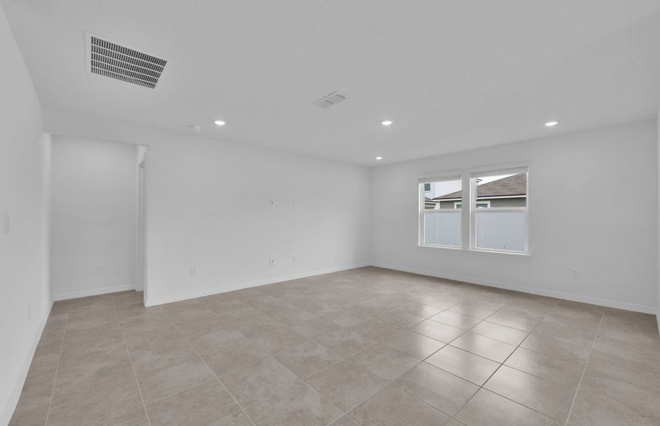 Spacious, unfurnished interior of a new home in Wells Landing, Jacksonville (Image 18).
