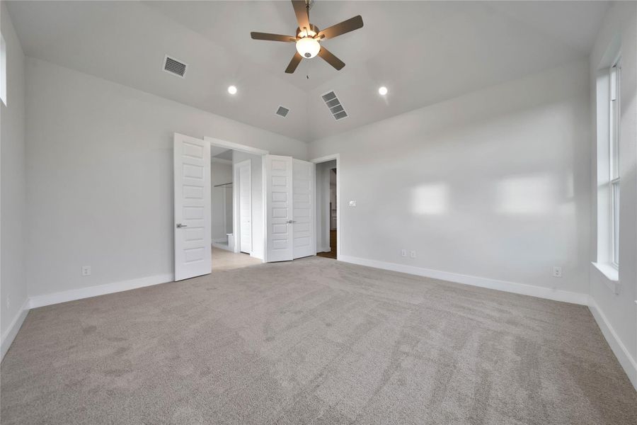 Spacious, unfurnished interior of a new home in , Rosharon (Image 21).