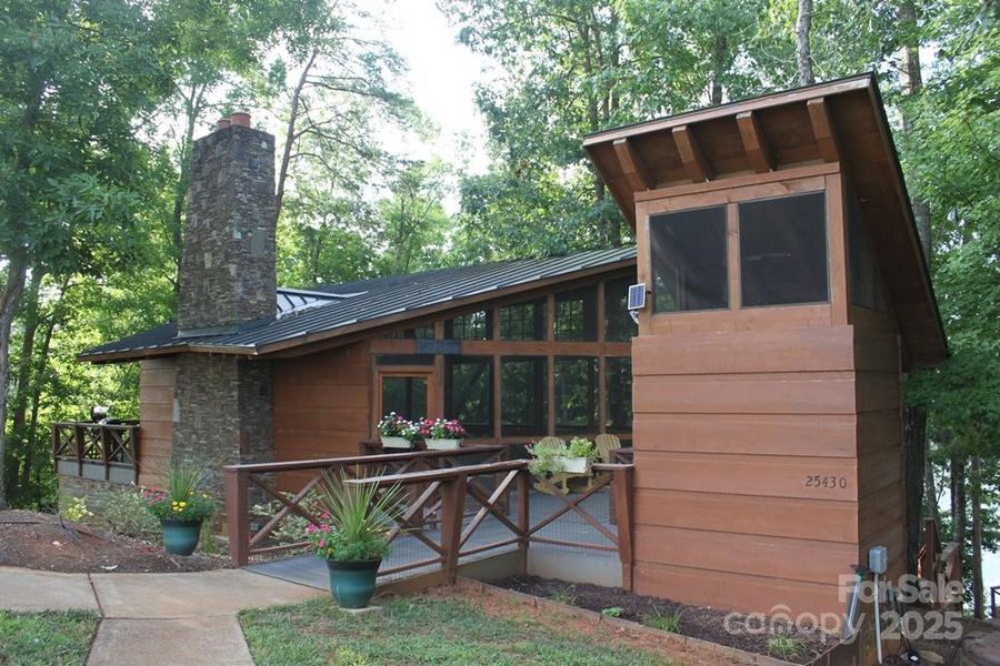 Image 33 of a home in . Image 33 of a home in .