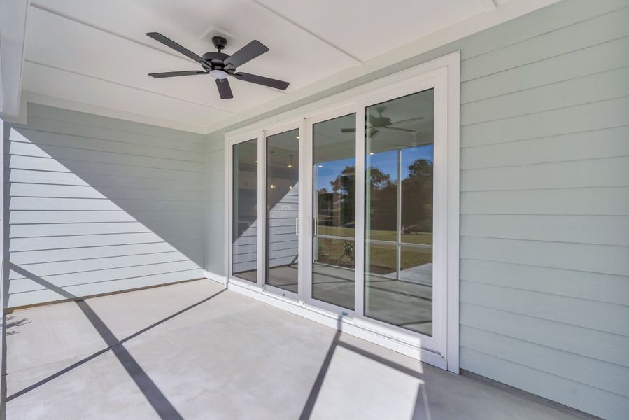 Representative exterior details of a home built from the The Bradley by RobuckHomes in Windwater, Hampstead (Image 38).