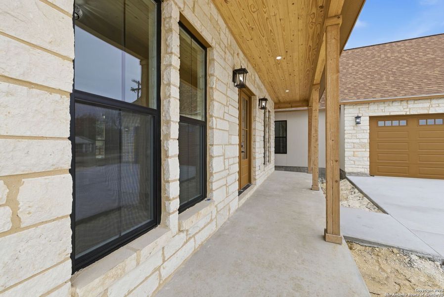Exterior details and patio area of a home in , Bandera (Image 4).